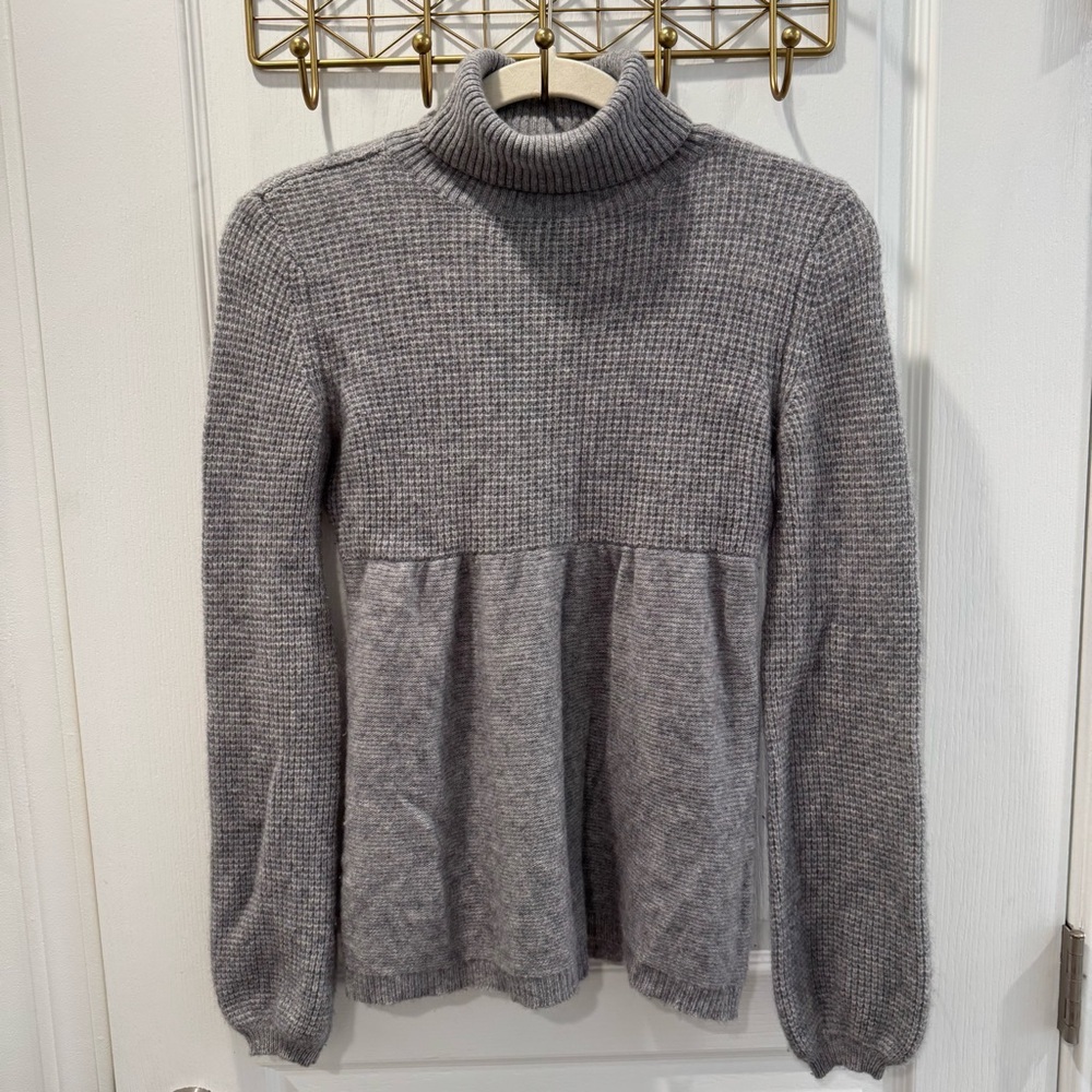 525 America Gray 100% Cashmere Sweater